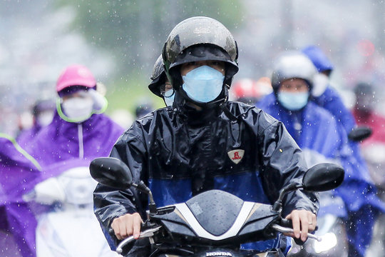 Dự báo thời tiết ngày 18/9: Từ Bắc vào Nam hứng mưa dông, Hà Nội nắng gián đoạn