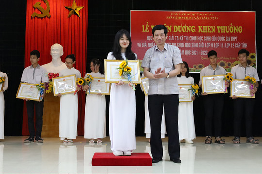 05 hình thức khen thưởng học sinh theo quy định từ 31/10/2025