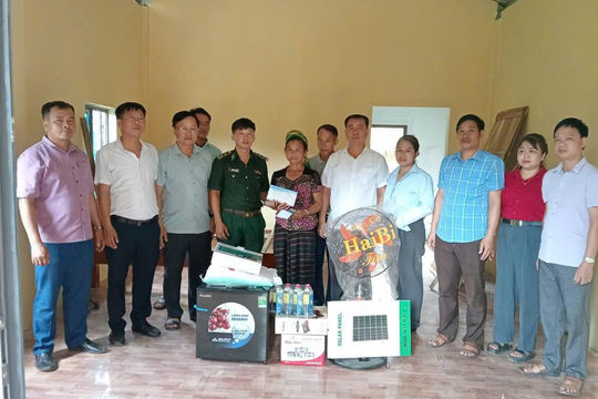 Nghệ An: Người dân vùng lũ vui mừng về nhà mới