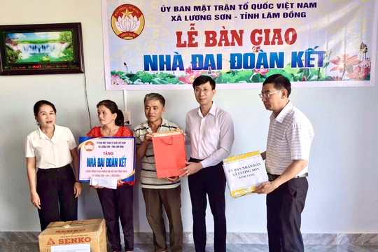 Trao Nhà Đại đoàn kết cho gia đình khó khăn xã Lương Sơn