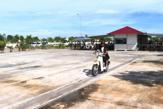 Gia Lai: Ngư dân xã đảo được thi, cấp giấy phép lái xe hạng A1 miễn phí