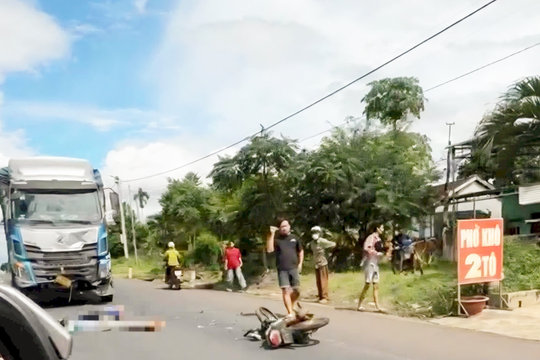 Tài xế xe tải rời hiện trường sau va chạm khiến 2 người thương vong