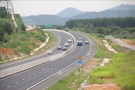 Đề nghị tiếp tục phân làn, phân luồng phương tiện trên 8 đoạn tuyến cao tốc