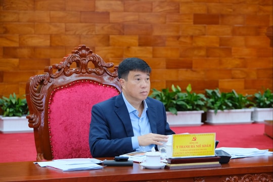 Ban Thường vụ Tỉnh ủy Lâm Đồng thảo luận, góp ý Dự thảo Văn kiện Đại hội Đảng bộ tỉnh lần thứ I