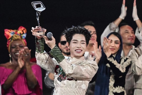 Thủ tướng gửi thư biểu dương thành tích xuất sắc của ca sỹ Đức Phúc tại Cuộc thi Âm nhạc quốc tế Intervision 2025