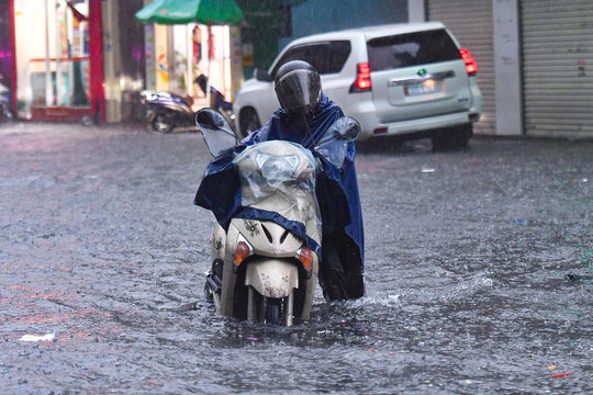 Tin mới nhất siêu bão Ragasa: Áp sát Biển Đông, Bắc và Trung Bộ mưa lớn 3 ngày