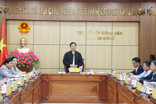 Chủ tịch UBND tỉnh Lâm Đồng Hồ Văn Mười đối thoại với công dân