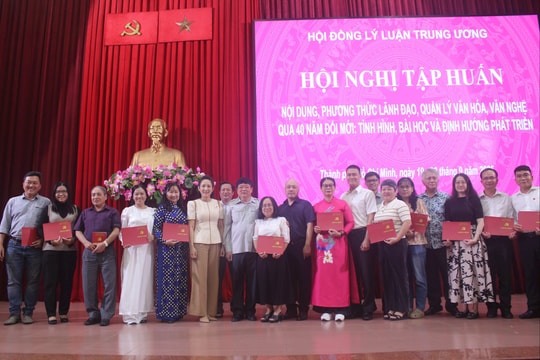 178 học viên được tập huấn về phương thức lãnh đạo, quản lý văn hóa, văn nghệ qua 40 năm đổi mới