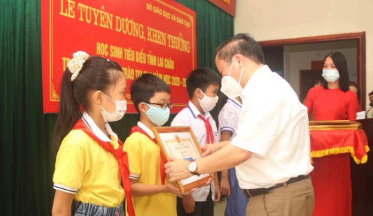 Bổ sung nhiều hình thức khen thưởng mới với học sinh từ 31/10/2025
