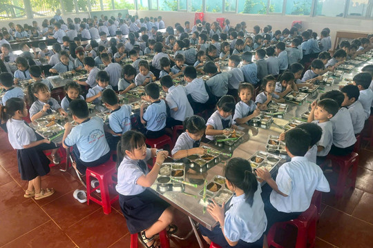 Sở Y tế Lâm Đồng lập 4 đoàn kiểm tra an toàn thực phẩm tại bếp ăn tập thể trường học