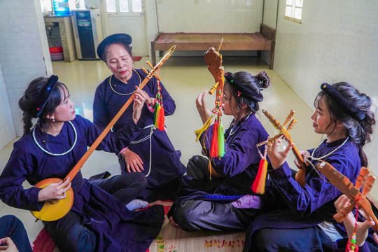 Nam Đà vọng tiếng then