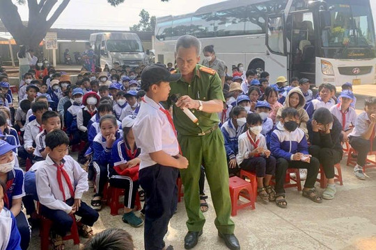 Chung tay bảo vệ trẻ em khỏi bạo lực, xâm hại
