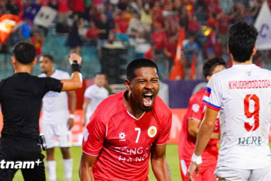 Pendant Quang Vinh ghi bàn thắng 'quý như vàng', Công an Hà Nội chật vật hạ Cebu FC