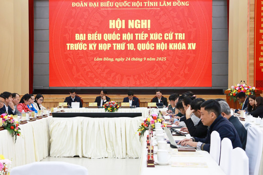 Bí thư Tỉnh ủy Lâm Đồng Y Thanh Hà Niê Kđăm tiếp xúc cử tri trước kỳ họp