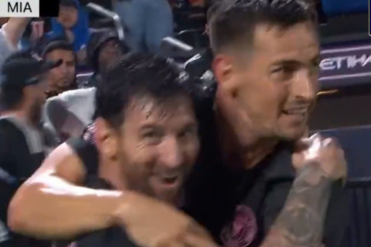 Rực rỡ Messi