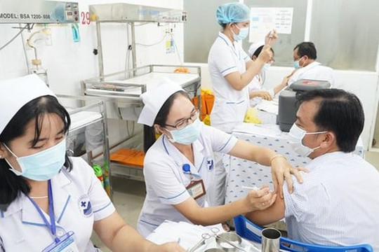 Đề xuất tiền lương và phụ cấp cho nhân viên y tế trong chính đột phá y tế và chăm sóc sức khỏe nhân dân từ 01/01/2026
