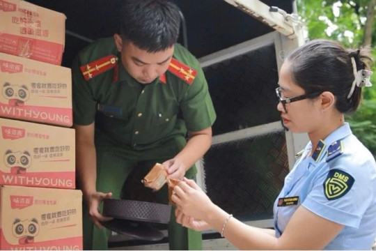 Hà Nội: Phát hiện xe tải chở 2.500 bánh Trung Thu nhập lậu