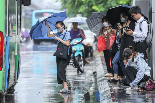 Thời tiết 27/9: Bão số 10 Bualoi mạnh lên trên Biển Đông, Nghệ An-Đà Nẵng mưa to