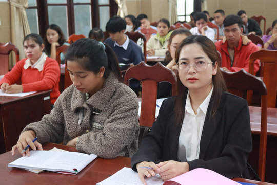 54 quần chúng ưu tú tham gia lớp bồi dưỡng nhận thức về Đảng