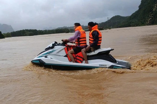Thanh Hóa cứu hộ thành công 13 người bị nước lũ cô lập