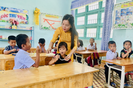 Xây dựng chính sách thu hút giáo viên dạy tại các xã biên giới
