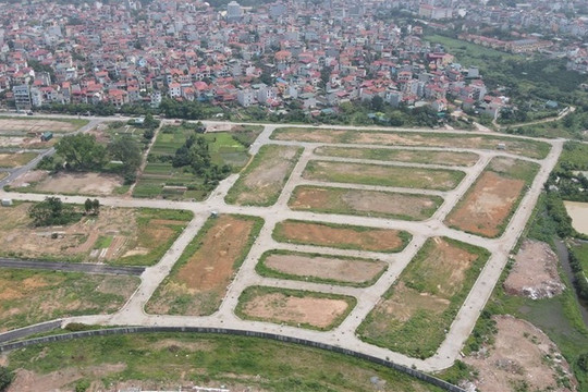 Đấu giá đất: Áp dụng bảng giá hay giá cụ thể?