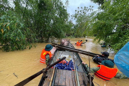 Nghệ An: Huy động lực lượng khẩn trương dọn bão, chống lũ