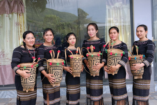 Phụ nữ giữ lửa nghề truyền thống