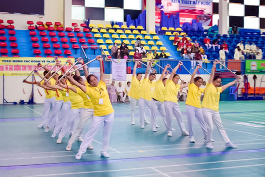 Quan tâm chăm lo người cao tuổi