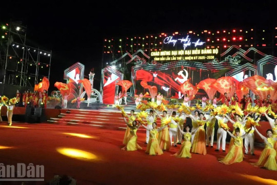 Chương trình nghệ thuật Đắk Lắk tự hào dưới cờ Đảng quang vinh