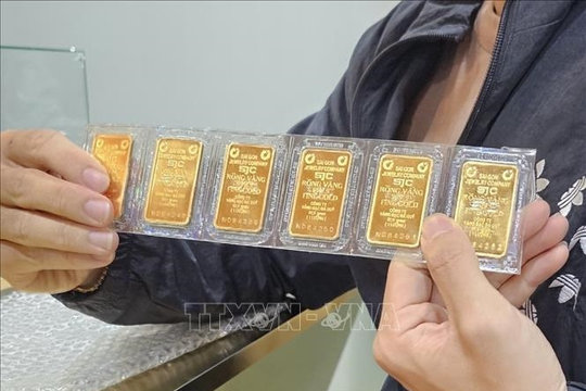 Giá vàng hôm nay (chiều 1-10): Giá vàng SJC tăng mạnh, tiếp tục lập đỉnh