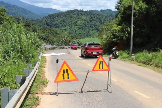 Xuất hiện sụt lún, vết nứt trên Quốc lộ 28