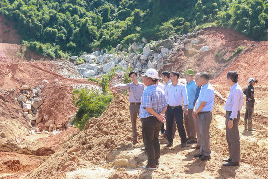 Huy động tối đa nguồn lực, đẩy nhanh tiến độ thi công tuyến đường ĐT.722