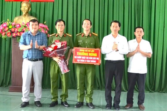 Công an Cư Jút bắt đối tượng cướp giật sau 2 giờ gây án