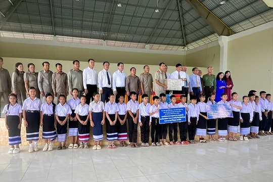 Lâm Đồng cử giáo viên sang Lào giảng dạy tiếng Việt