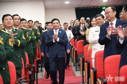 Đại tướng Phan Văn Giang dự và phát biểu chỉ đạo tại Đại hội đại biểu Đảng bộ tỉnh An Giang lần thứ I