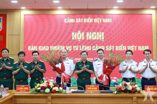 Bàn giao nhiệm vụ Tư lệnh Cảnh sát biển Việt Nam