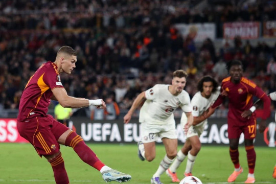 Kết quả Europa League: AS Roma làm điều khó tin, 7 đội toàn thắng