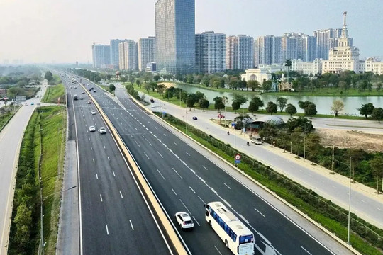 Đề xuất tiêu chuẩn hóa vạch kẻ đường cao tốc cho ô tô thông minh
