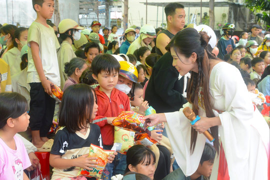 Ấm áp chương trình "Vui hội trăng rằm" tại Nam Đà