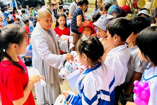 Trao gần 4.000 phần quà Trung thu cho trẻ em có hoàn cảnh khó khăn