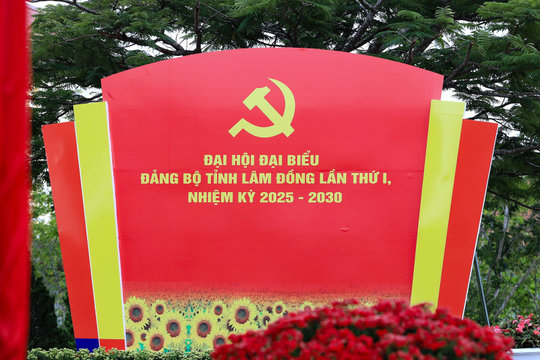 Rực rỡ cờ hoa chào mừng Đại hội Đảng bộ tỉnh Lâm Đồng