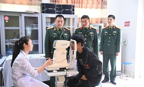 Phương pháp tính điểm thị lực trong khám sức khỏe nghĩa vụ quân sự từ 30/9/2025