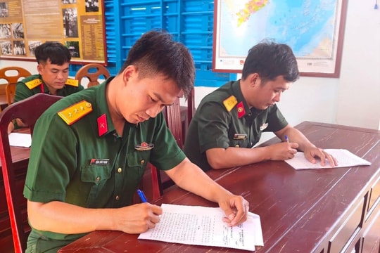 Kiểm tra nhận thức chính trị của sĩ quan, quân nhân chuyên nghiệp tại Đặc khu Phú Quý