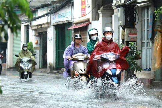 Trưởng ban Chỉ đạo Phòng thủ dân sự Quốc gia chỉ đạo ứng phó với mưa, lũ lớn