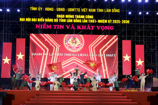 Tổng duyệt Chương trình nghệ thuật chào mừng thành công Đại hội đại biểu Đảng bộ tỉnh Lâm Đồng lần thứ I