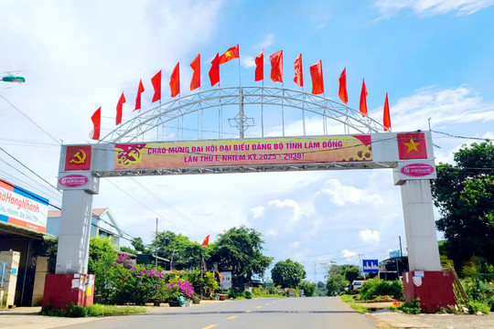 Lan tỏa khí thế chào mừng Đại hội Đảng bộ tỉnh Lâm Đồng lần thứ I