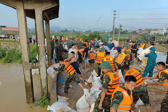 Bộ đội Trung đoàn 209, Sư đoàn 312 tiếp tục hộ đê sông Cầu
