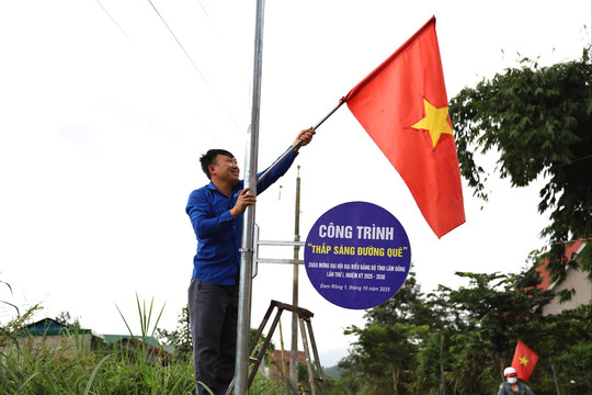 Khánh thành công trình Thắp sáng đường quê tại Đam Rông 1