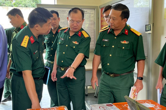 Quân khu 7 kiểm tra công tác giải quyết vật chứng là vũ khí quân dụng, vật liệu nổ, chất cháy